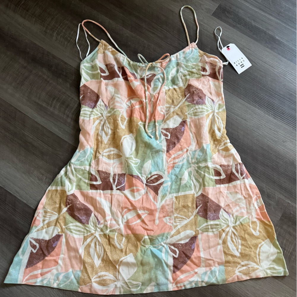 Billabong Pastel Floral Mini Dress in Peach, Mint & Cream size medium